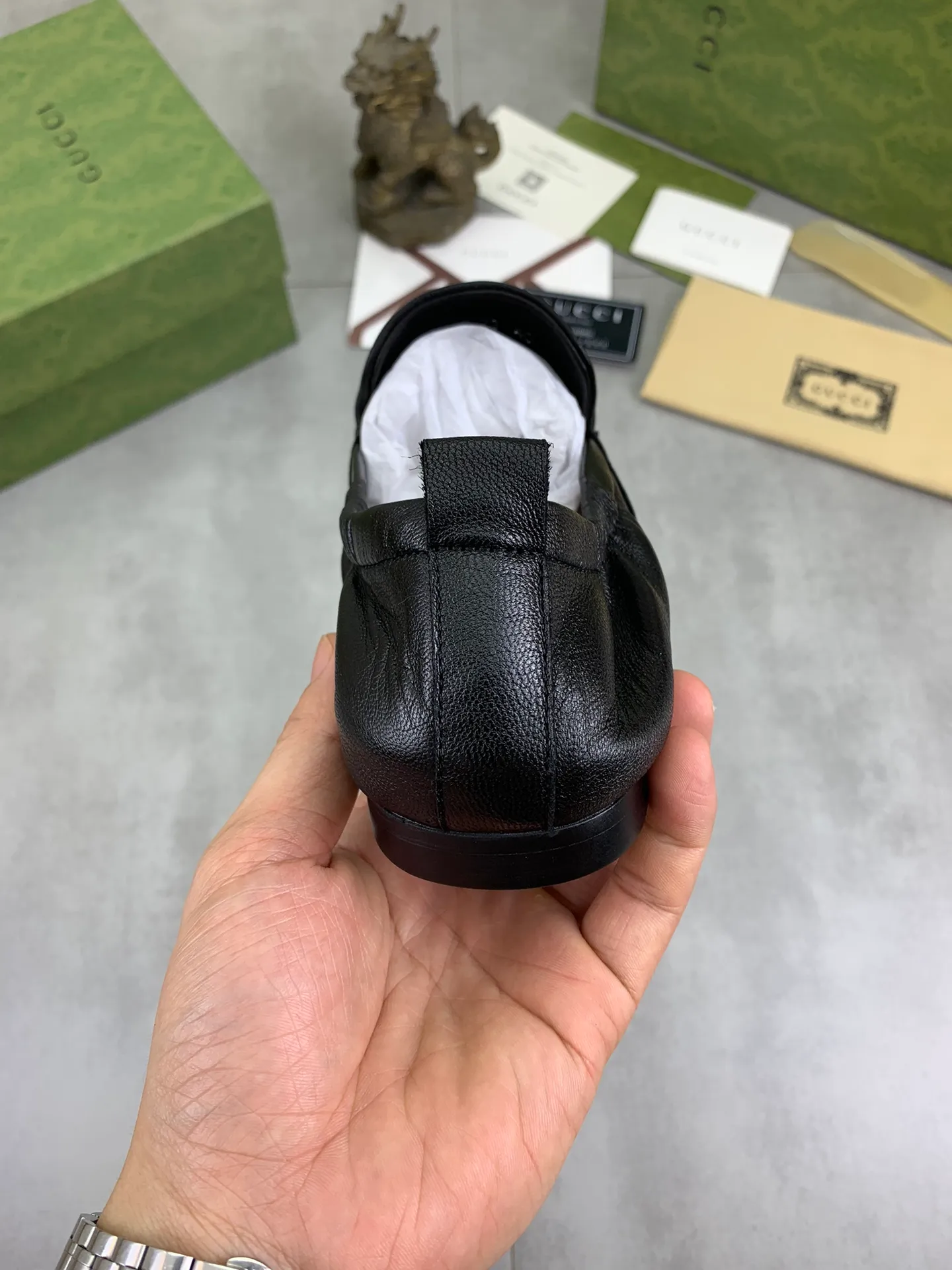 Men's Men's Shoes💰P520💰【New Style】Water-dyed Niuli Gucci's most popular selection of lazy slip-on leather shoes (Gucci) official website latest Gucci lazy leather shoes, hot style 💥 simple and elegant style, exclusive for trendy men. Unique official website latest brand original double G embossing Elements 👑 Original Gucci decoration, fashionable and elegant, fabric original calfskin ✅ fully imported first-layer cowhide lining, official website designated wear-resistant, rubber business outsole, classic model taken at the counter in real life 🎬38-44 black brown optional